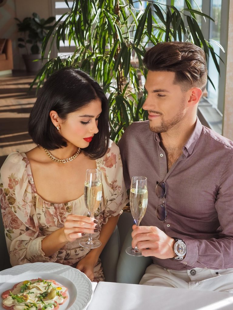 What to Wear on a First Date to Impress Him